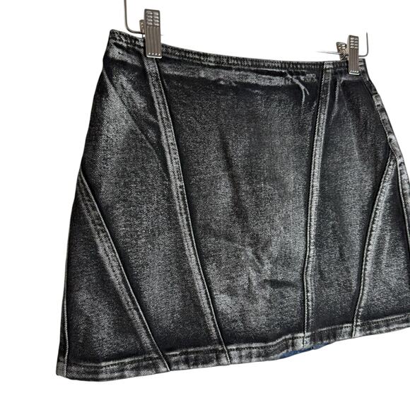 Blank NYC Denim Mini Skirt in Metallic Heart Dark Wash Size 25 - Picture 6 of 11